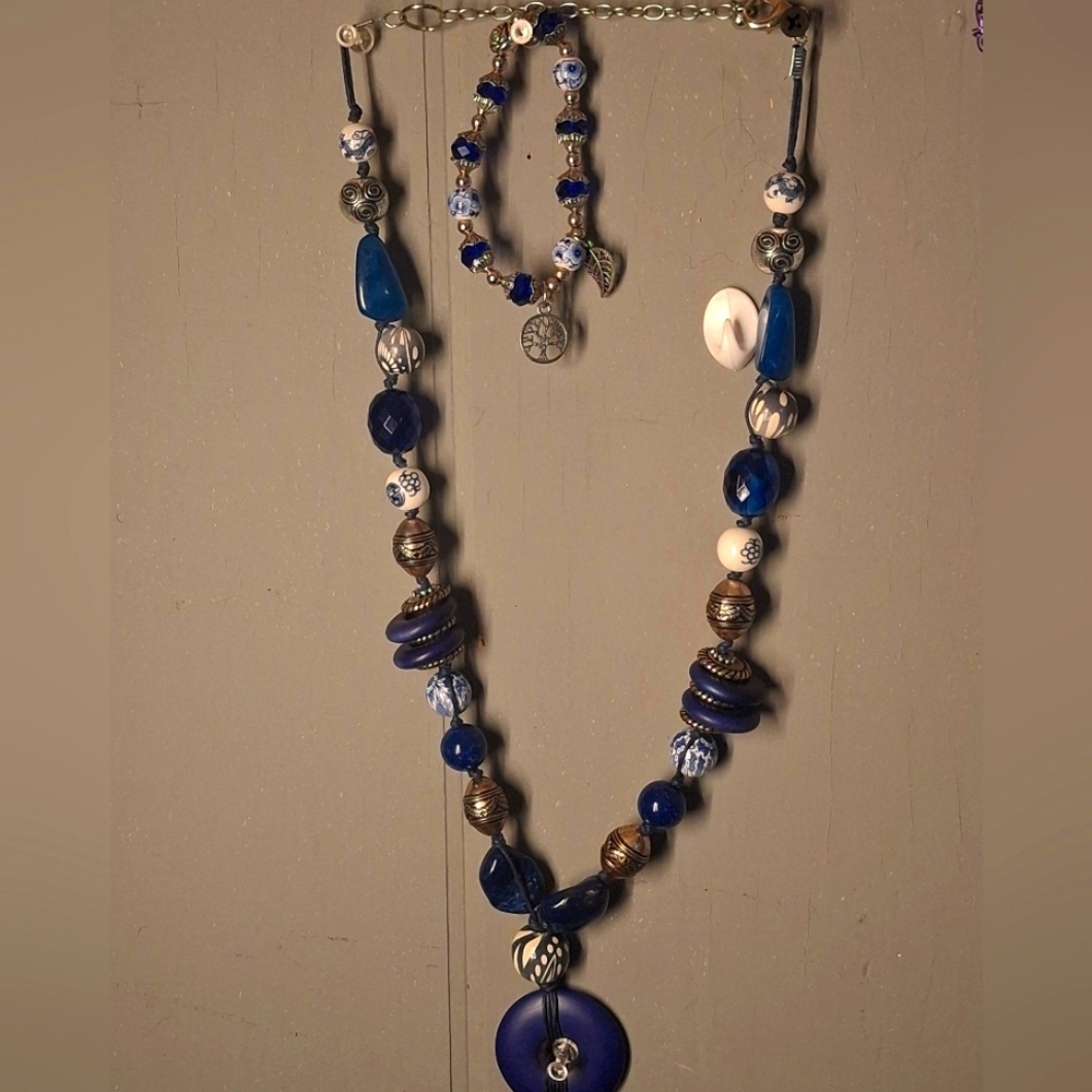 Elegant Blue and Silver Beaded Necklace and Bracelet Set